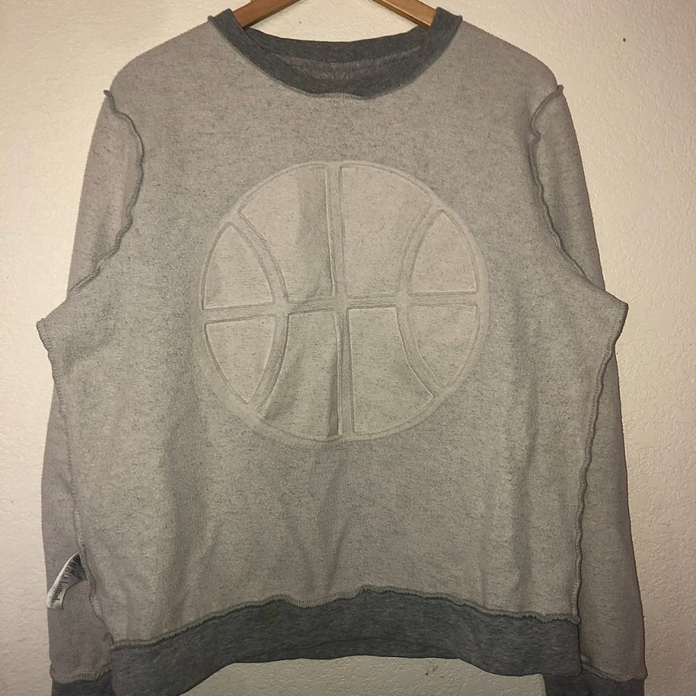H&M "Basketball" Embossed Sweatshirt (Gray) - Picture 4 of 6